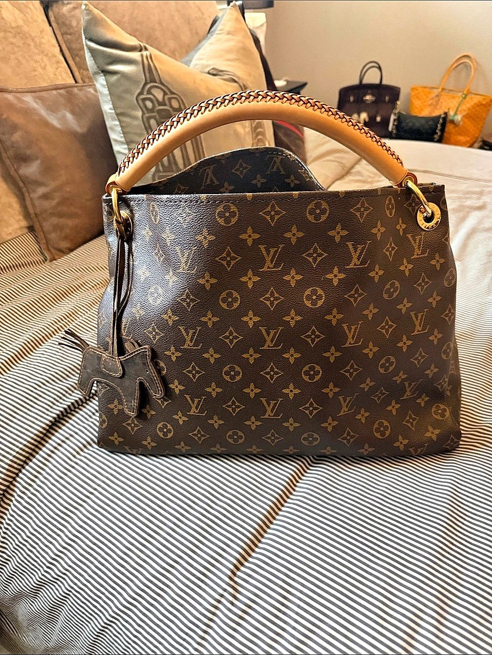 Louis Vuitton artsy mmhobo Bag Brown & Gold 🌸🌸 authentic